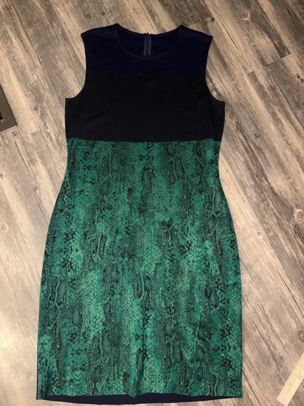 ST. JOHN Woman’s knit dress - size  10